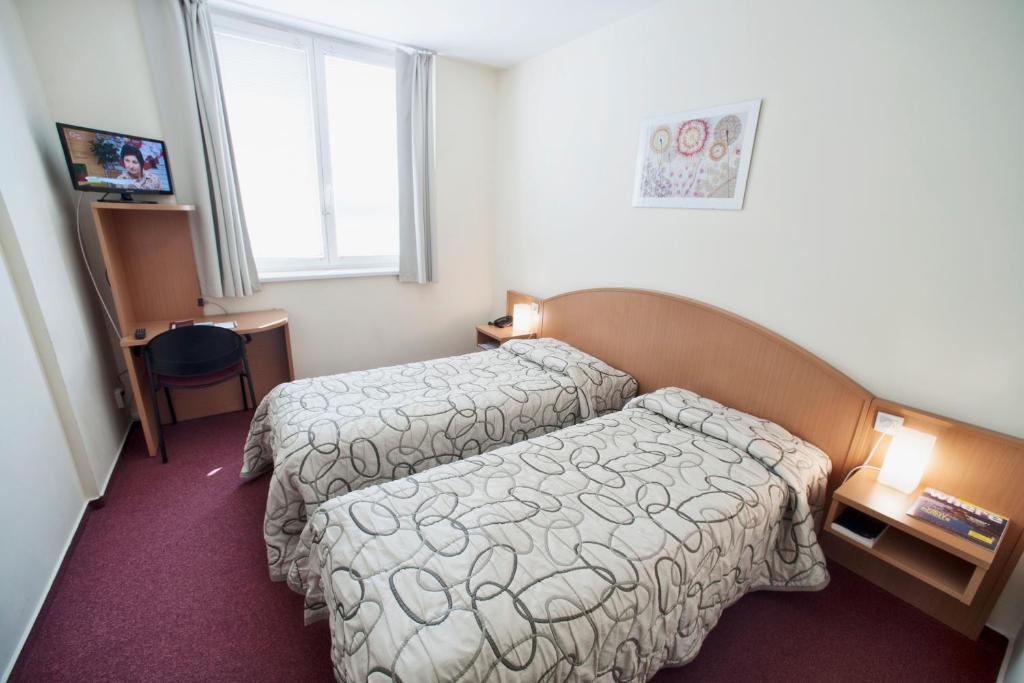 Postel nebo postele na pokoji v ubytování CEU Konferencia Központ