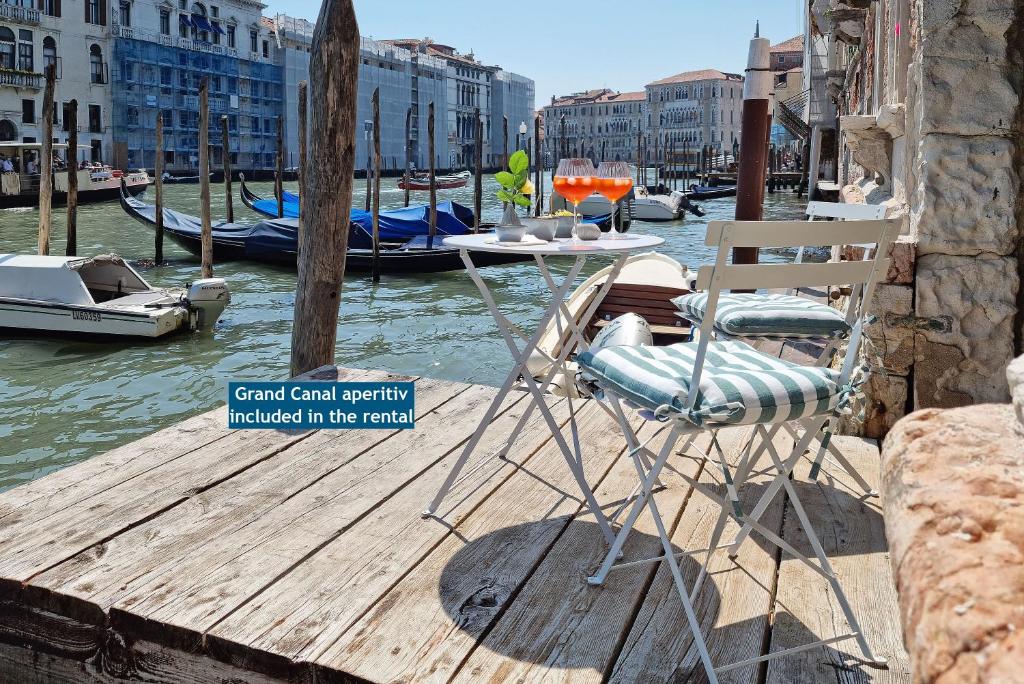 MOCENIGO~CanalGrande aperitif - Three-Bedroom Apartment