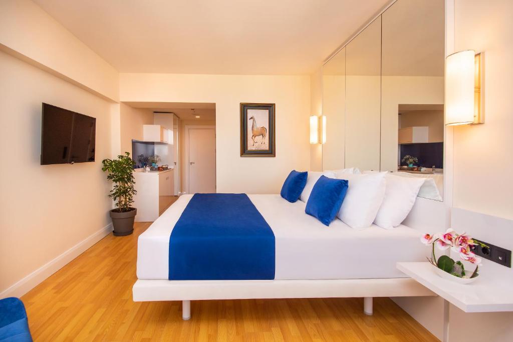 Postel nebo postele na pokoji v ubytování Orbi City Hotel Official