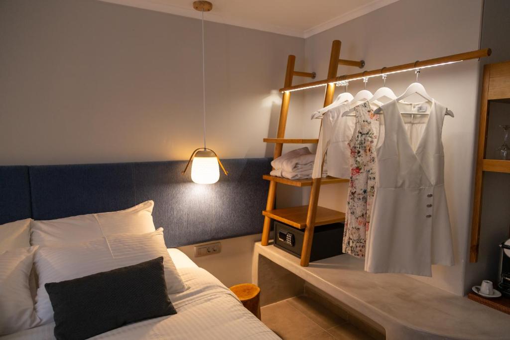 Postel nebo postele na pokoji v ubytování Glykeria Mini Suites