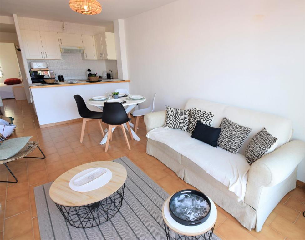 Kuchyň nebo kuchyňský kout v ubytování 394-Duplex moderno cerca playa y en pleno centro