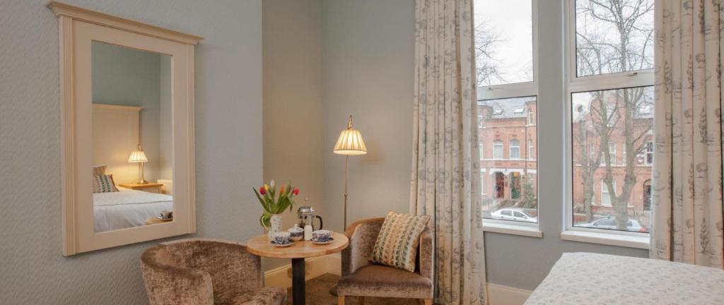 Gregory by the Warren Collection - Resim 14