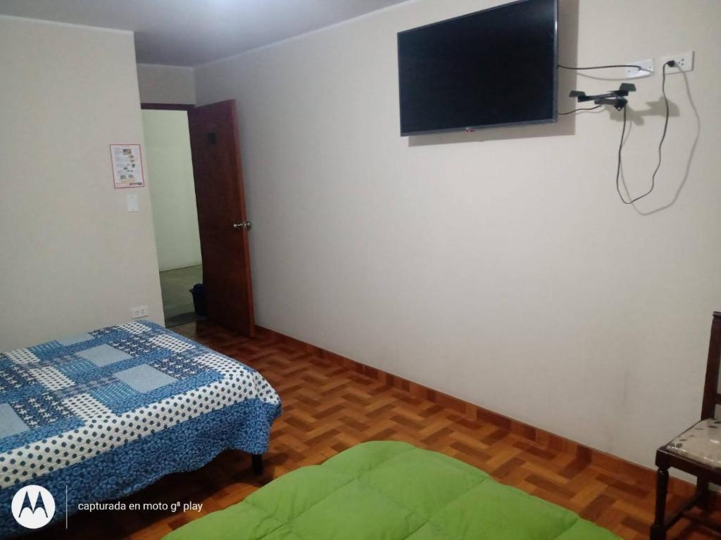 Postel nebo postele na pokoji v ubytování Hostal Kmr