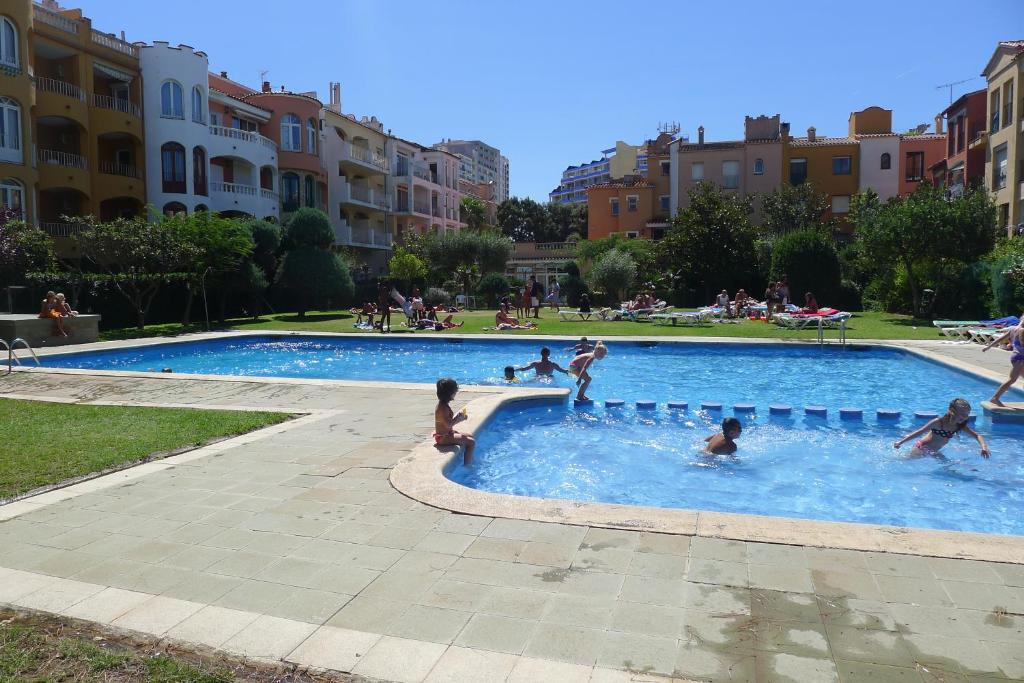 Bazén v ubytovaní Gran Reserva Mar 27 Empuriabrava - Immo Barneda alebo v jeho blízkosti