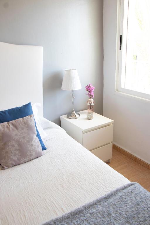 Posteľ alebo postele v izbe v ubytovaní Apartamento playa arenal Calpe Grupo Terra de Mar, alojamientos con encanto