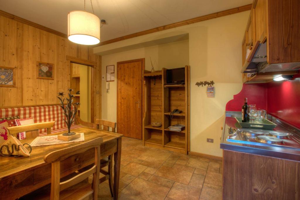 Kuchyň nebo kuchyňský kout v ubytování B&B Residence Checrouit