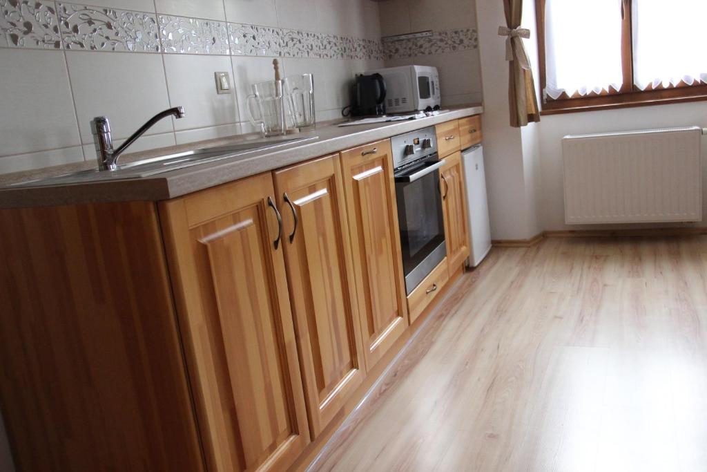 Kuchyň nebo kuchyňský kout v ubytování Groppenstein Apartmanház