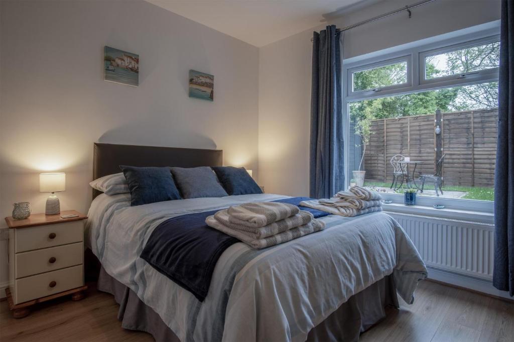 Postel nebo postele na pokoji v ubytování Shorelands - 1 Bedroom Apartment - Manorbier