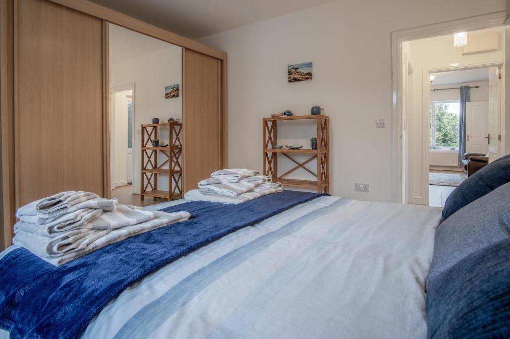 Postel nebo postele na pokoji v ubytování Shorelands - 1 Bedroom Apartment - Manorbier