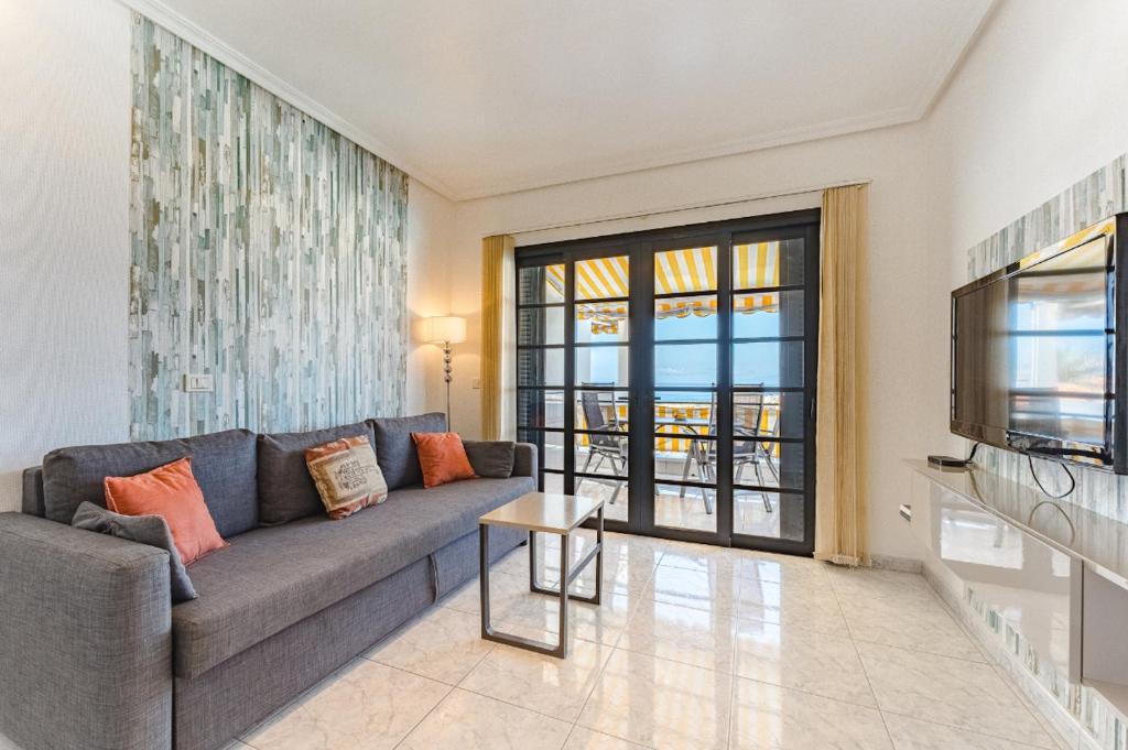 Galeriebild der Unterkunft Blue Yellow Paradise, ocean view in Los Cristianos