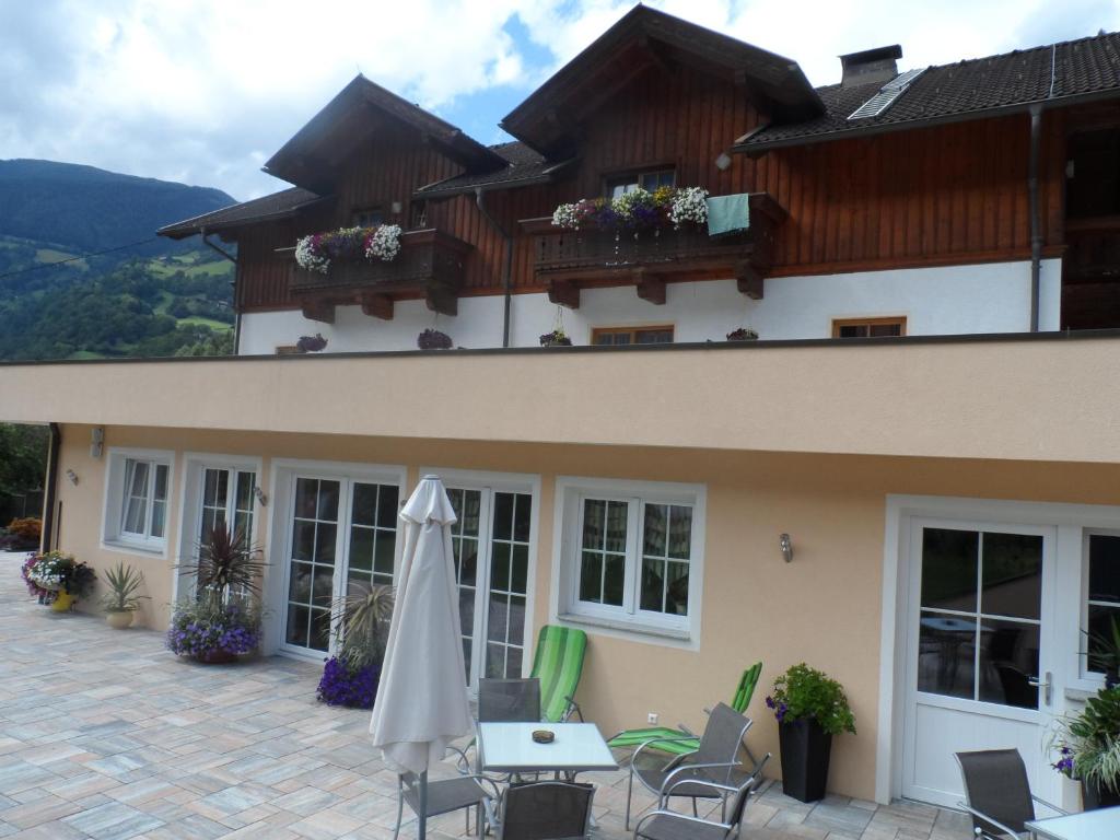 Výhľad na hory alebo výhľad na hory priamo z of the bed and breakfast