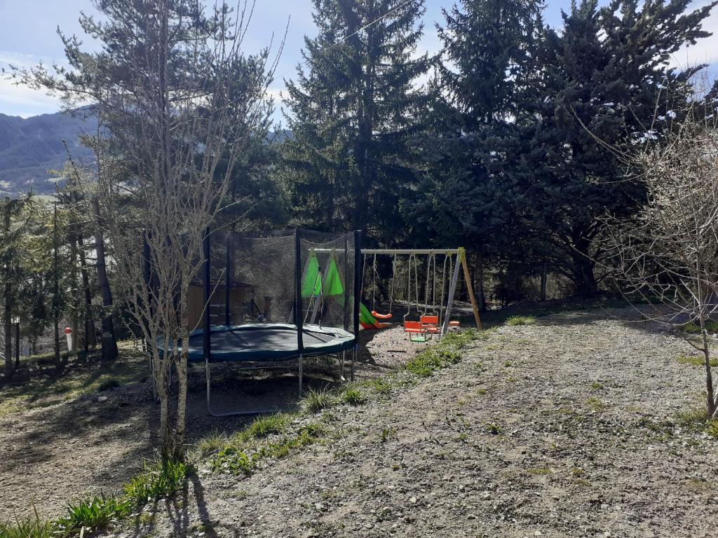 Plac zabaw dla dzieci w obiekcie le refuge de la blanche