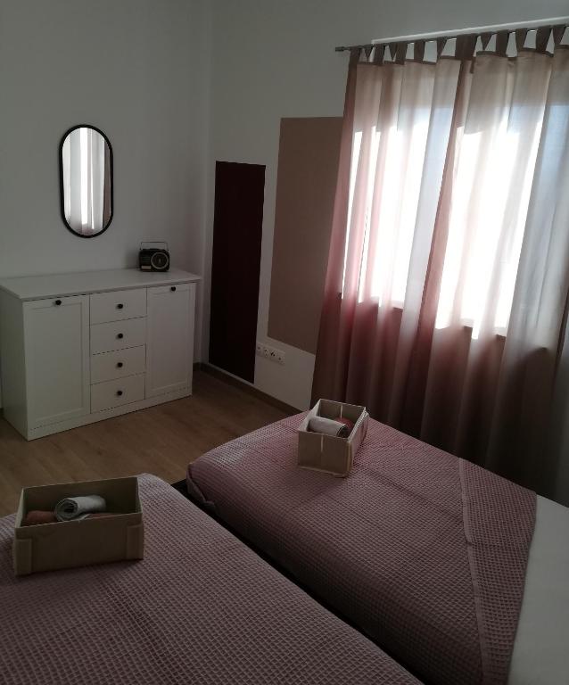Posteľ alebo postele v izbe v ubytovaní NiMaRo apartman, Okrug Gornji