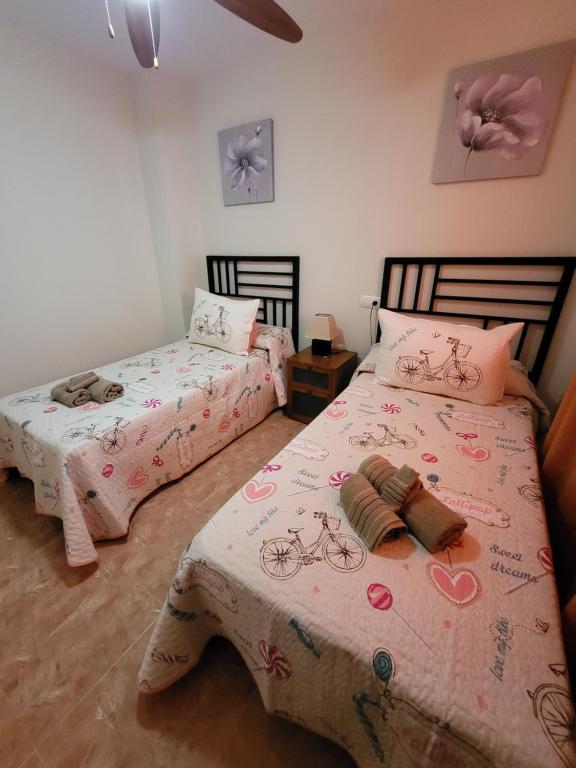 Fotografie z fotogalerie ubytování Bajo coqueto con terraza y piscina privada cerca de la playa! v destinaci Vera