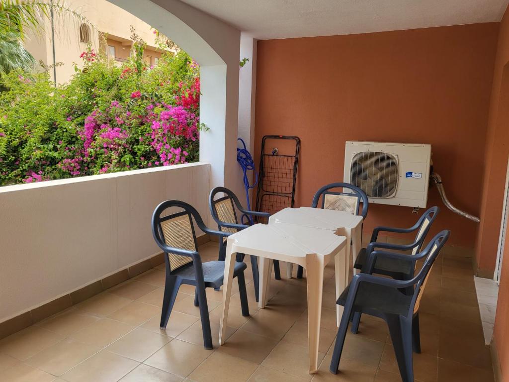 Fotografie z fotogalerie ubytování Bajo coqueto con terraza y piscina privada cerca de la playa! v destinaci Vera