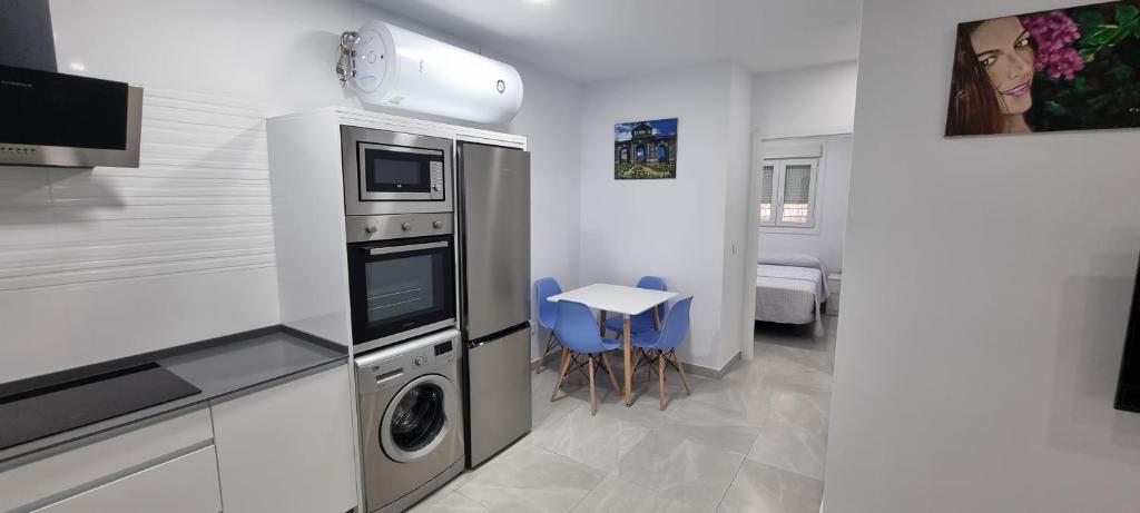 Kuchyň nebo kuchyňský kout v ubytování Apartamentos La Playa