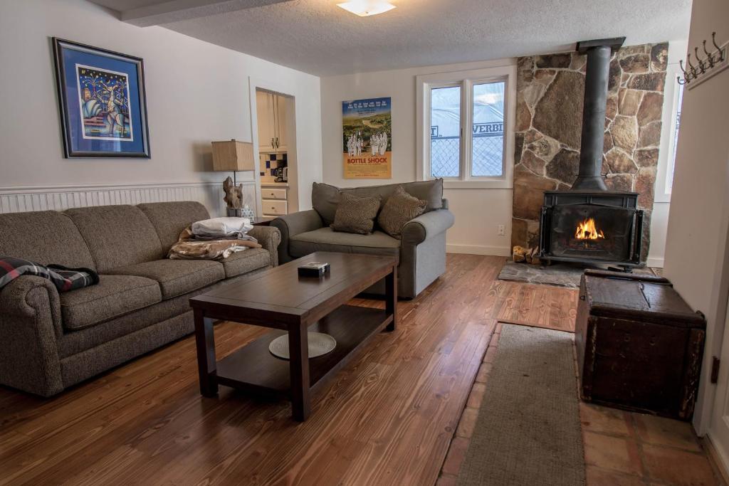 Χώρος καθιστικού στο Woodside 2 Bedroom Private Home by Park City Vacations