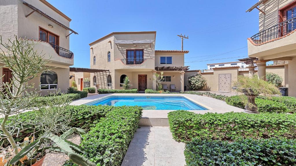 Bazén v ubytování Villa Sonari 3, Inside a private complex of 4 by Kivoya nebo v jeho okolí