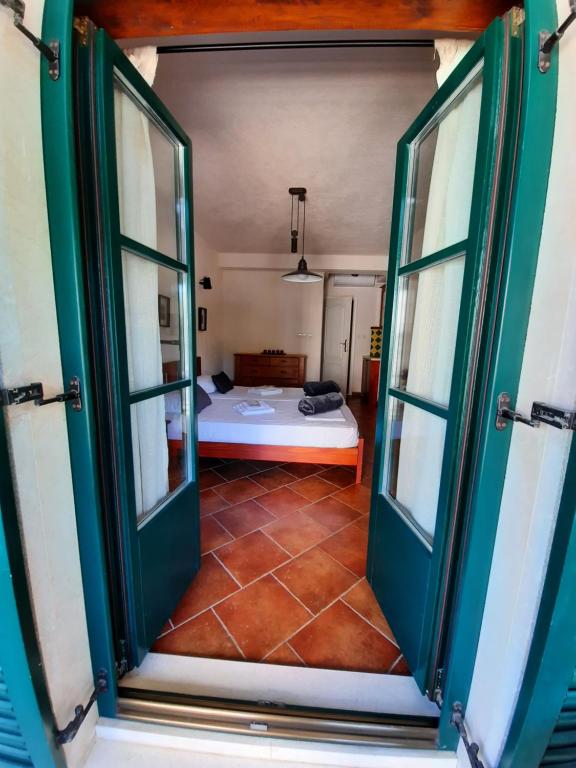 Postel nebo postele na pokoji v ubytování Apartments Jelena Skver