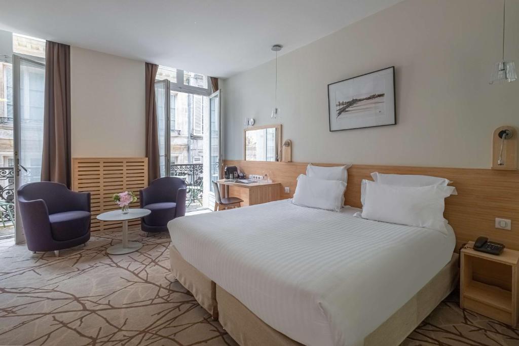 
Deluxe Queen Room with Balcony
