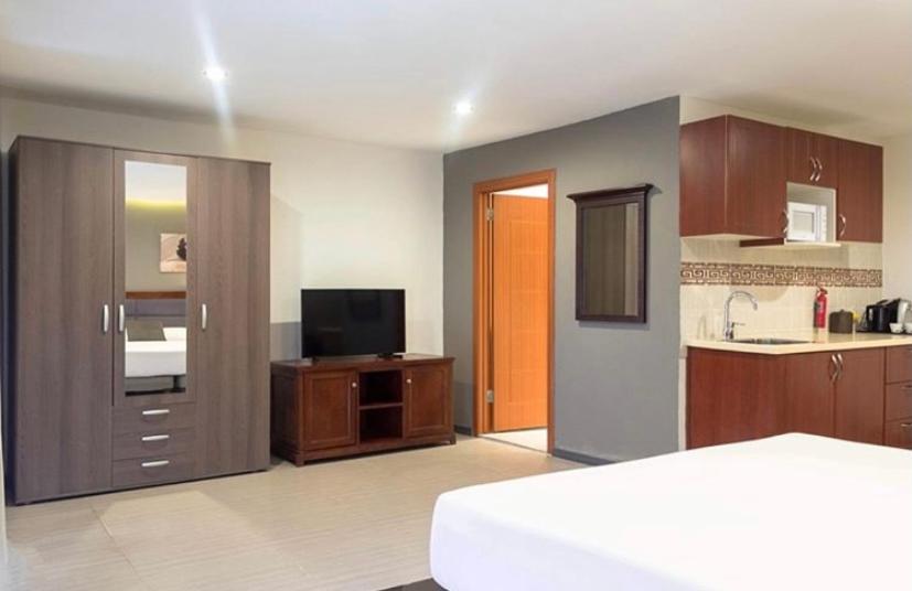 Kuchyň nebo kuchyňský kout v ubytování Curacao Suites Hotel
