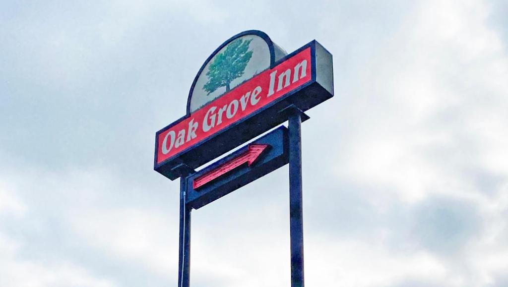 Sertifikāts, apbalvojums, norāde vai cits dokuments, kas ir izstādīts apskatei naktsmītnē Oak Grove Inn