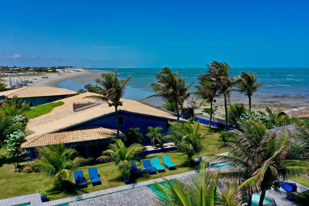 an aerial view of a resort with palm trees and a beach at Vila Stella Cadente in Fortim