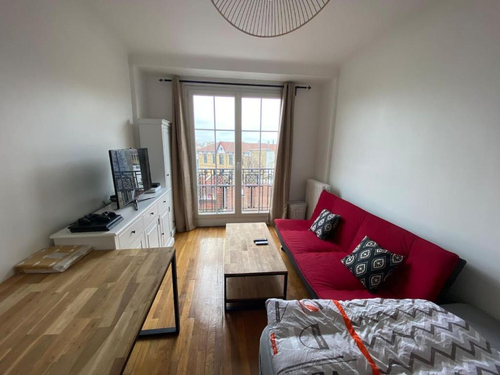 TV a/nebo společenská místnost v ubytování Chambre cosy et proche des sites Olympiques