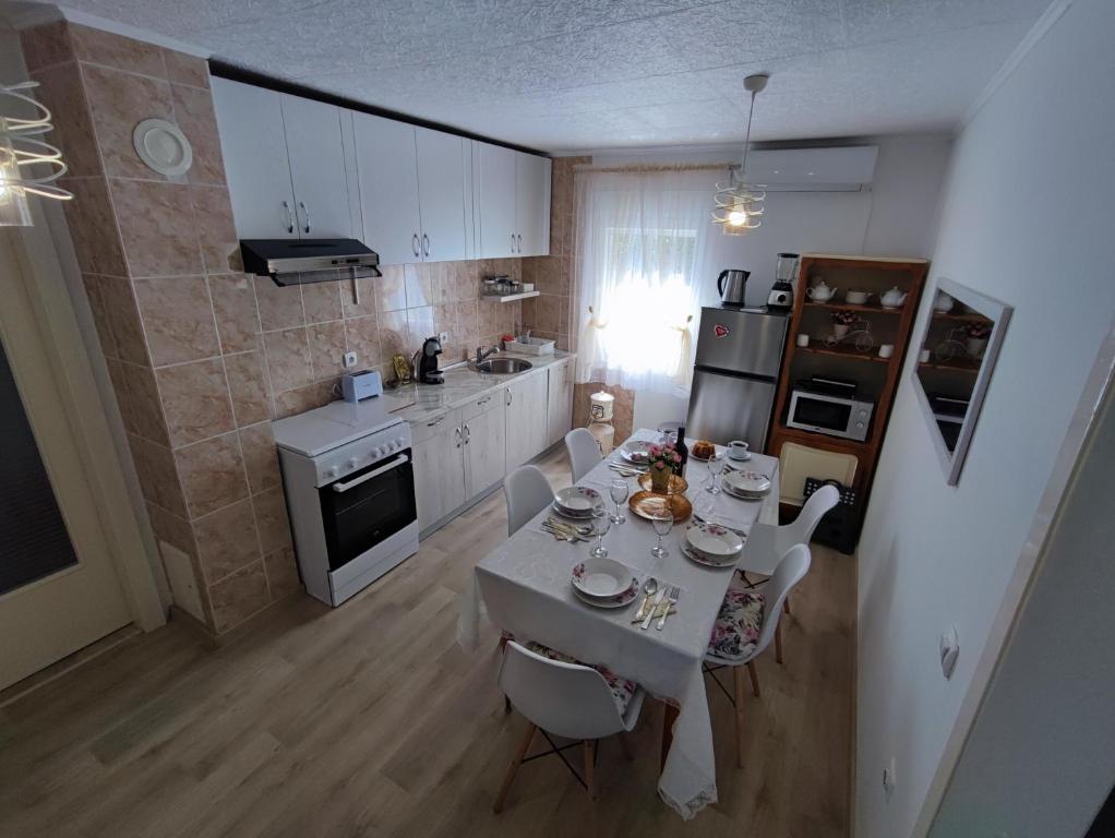 Kuchyň nebo kuchyňský kout v ubytování Apartment Barba View