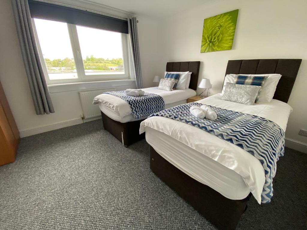 Ліжко або ліжка в номері Pure Apartments Fife - Dunfermline West