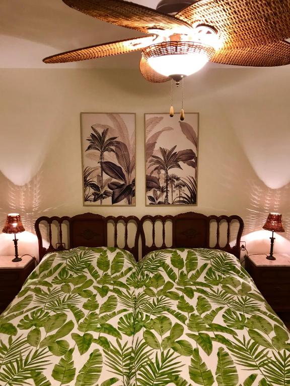 Postel nebo postele na pokoji v ubytování La Casina de Colores de Cudillero