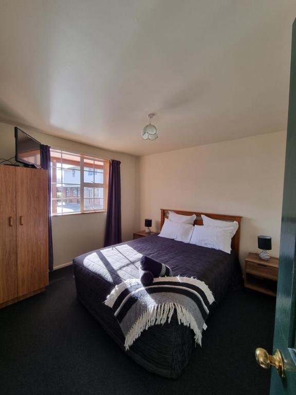 Postel nebo postele na pokoji v ubytování Colonial Motel