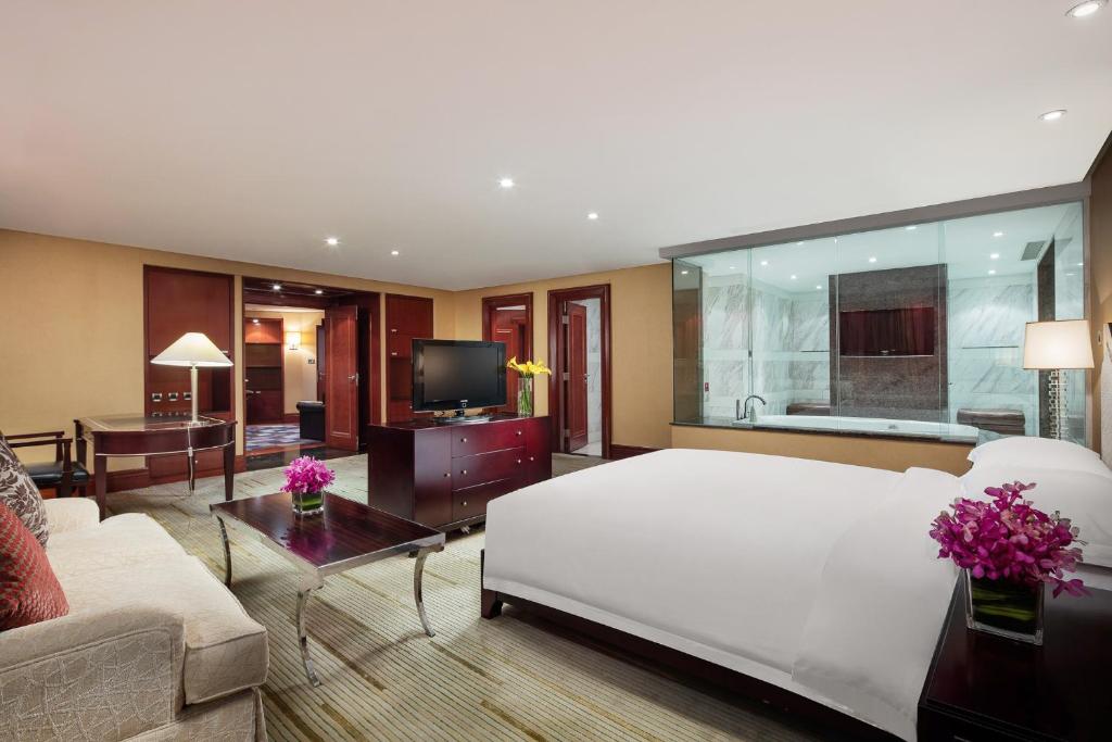 Postel nebo postele na pokoji v ubytování Crowne Plaza Wuxi City Center
