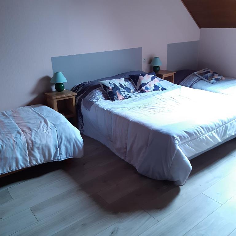 Postel nebo postele na pokoji v ubytování ferme de Bournazel