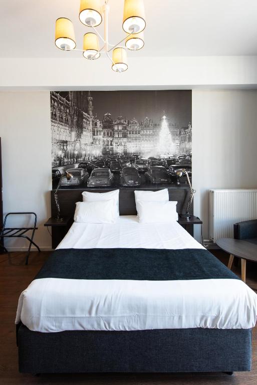 Postel nebo postele na pokoji v ubytování Résidence-Hotel Le Quinze Grand Place Brussels