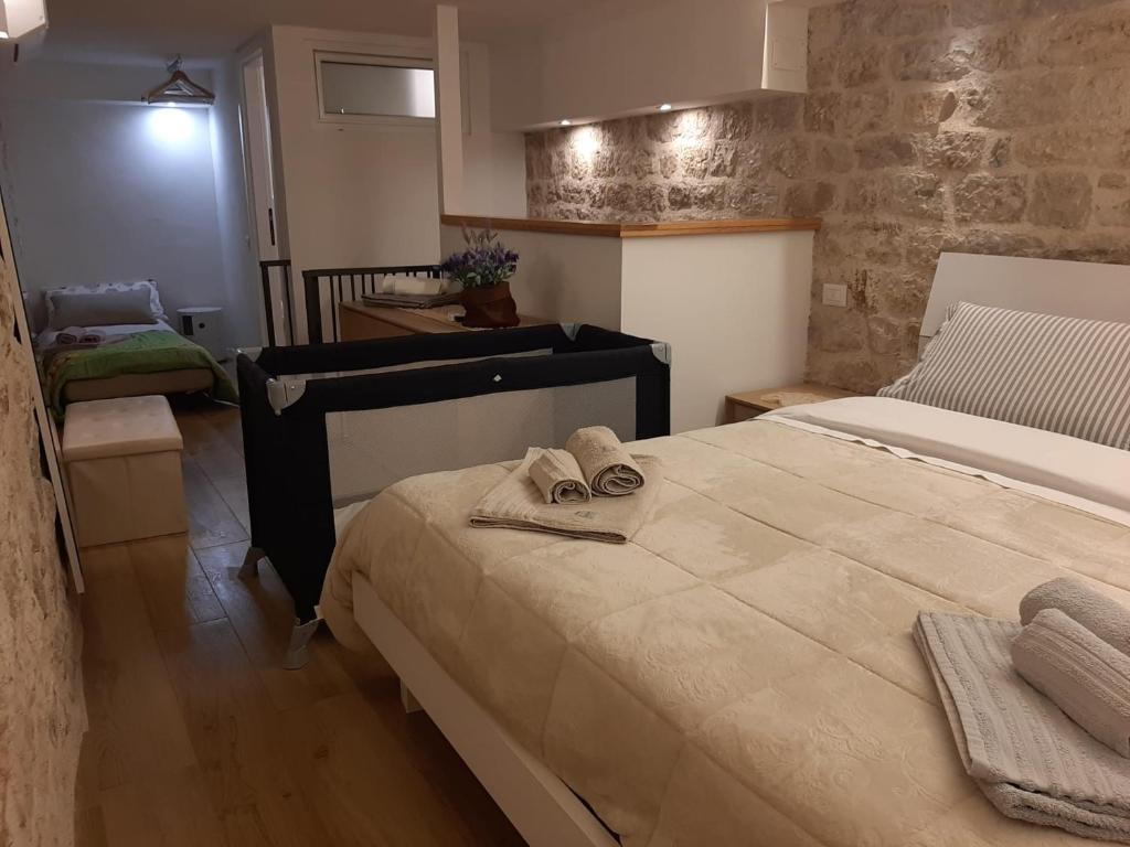 Łóżko lub łóżka w pokoju w obiekcie Appartamento Gattapone 9