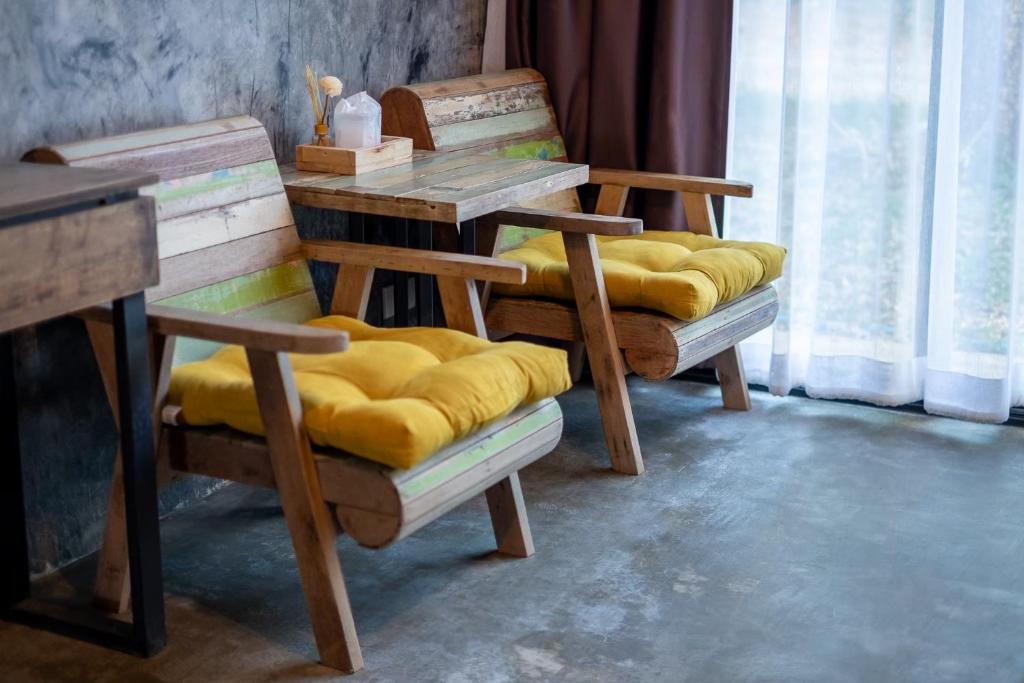 ชิดธาร รีสอร์ท - Standard Double Or Twin Room