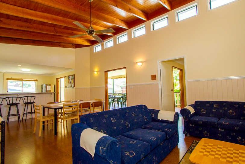 Lazy J's Holiday House, Agnes Water (updated prices 2024)