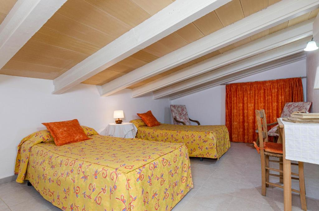 Postel nebo postele na pokoji v ubytování YourHouse Sa Sini villa