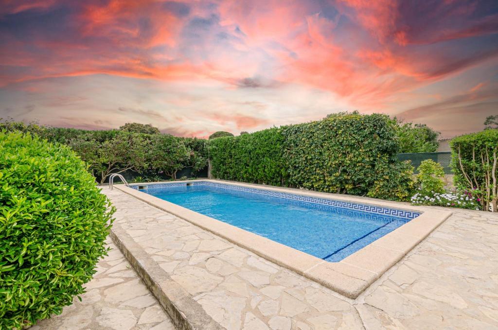 Bazén v ubytování YourHouse Sa Sini villa nebo v jeho okolí