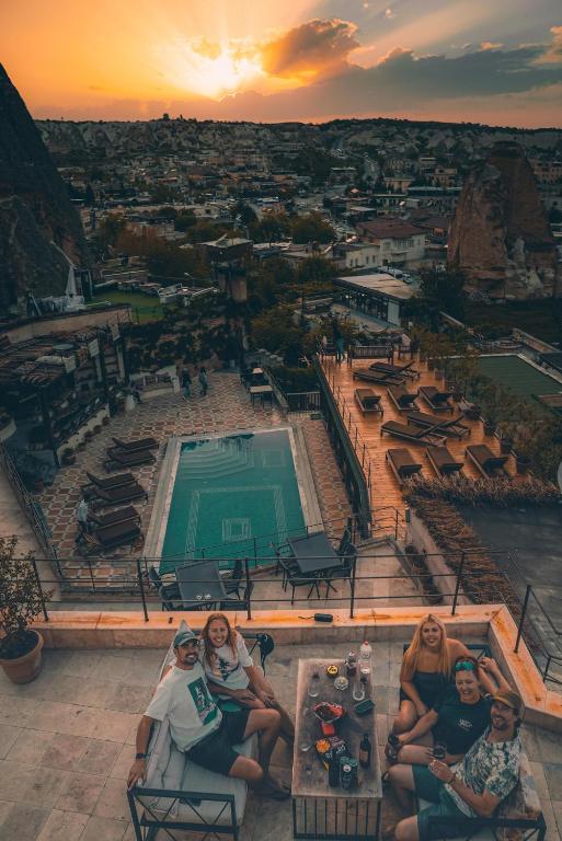 Východ nebo západ slunce při pohledu z hotelu nebo okolí