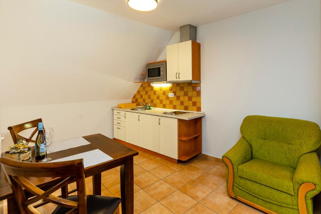 Servita Udvarház Eger - Deluxe Apartment