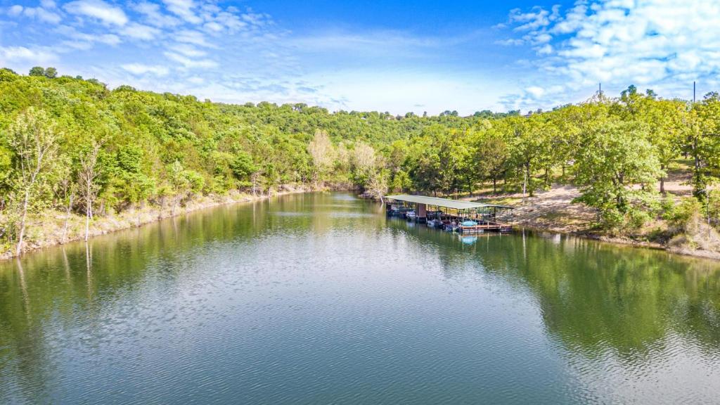 xx Harper Valley Resort Kimberling City MO, Kimberling City (updated