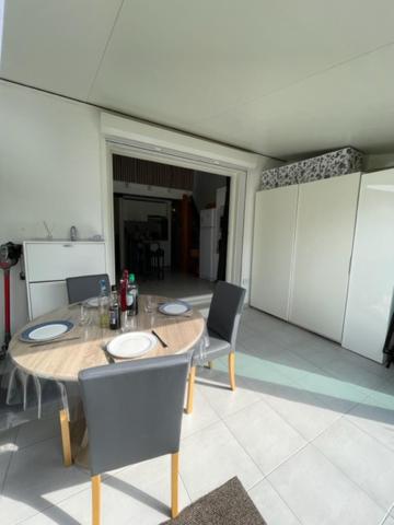 Posedenie v ubytovaní Maison, Parking, Piscine et Tennis - St Pierre la Mer 5SANT302