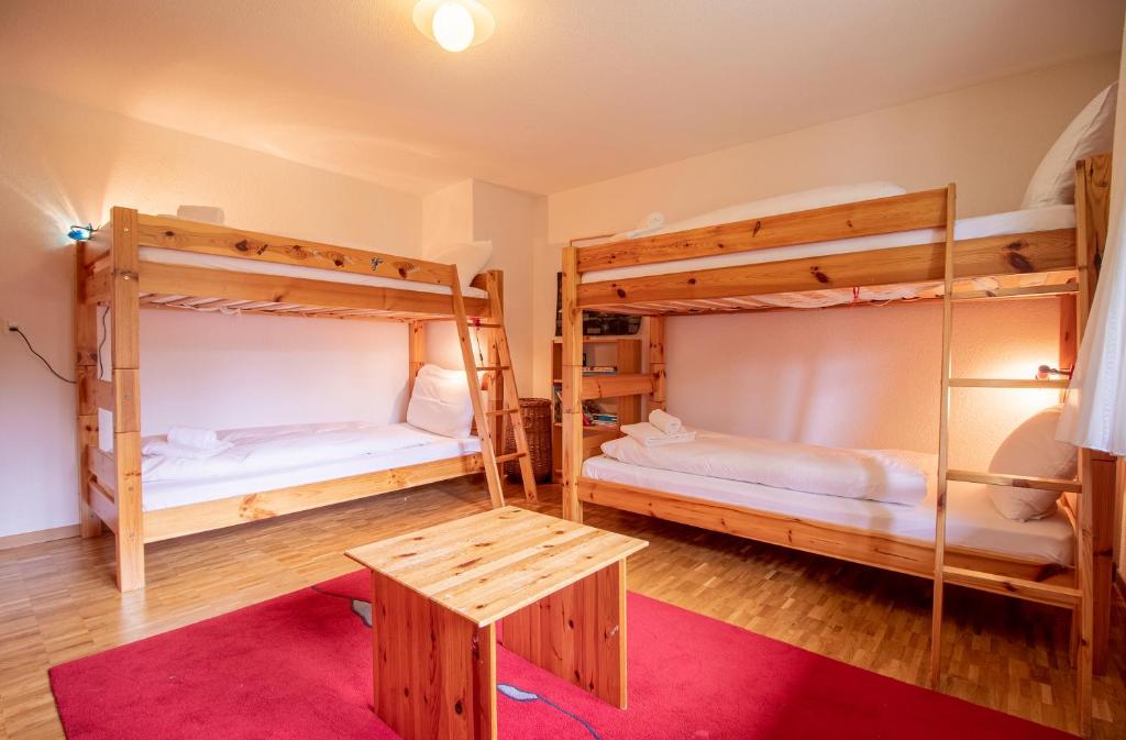 Postel nebo postele na pokoji v ubytování Latschüel by Arosa Vacations
