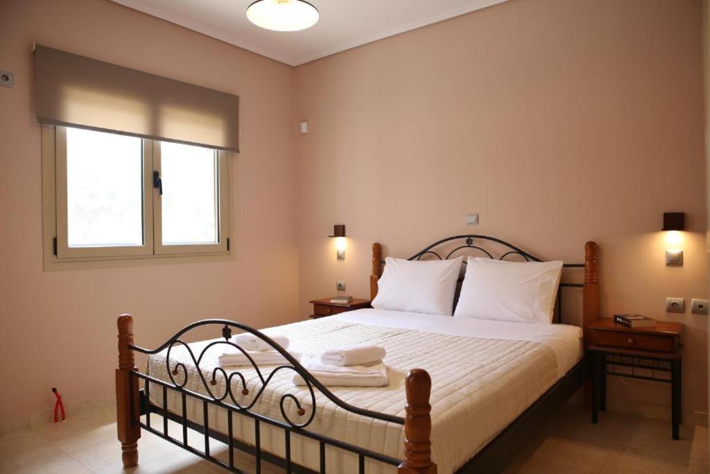 Posteľ alebo postele v izbe v ubytovaní Lefkada Dikran's Guest House