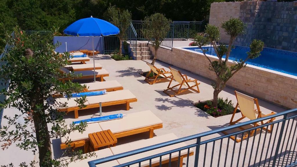 Bazén v ubytování Blue Mediterranean Apartments nebo v jeho okolí