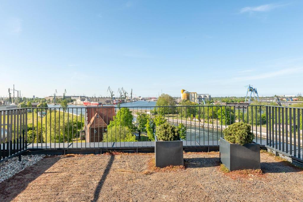 Balkón alebo terasa v ubytovaní Chlebova - Riverside View Terrace, Free Parking, Gym & Kidsplay by Downtown Apartments