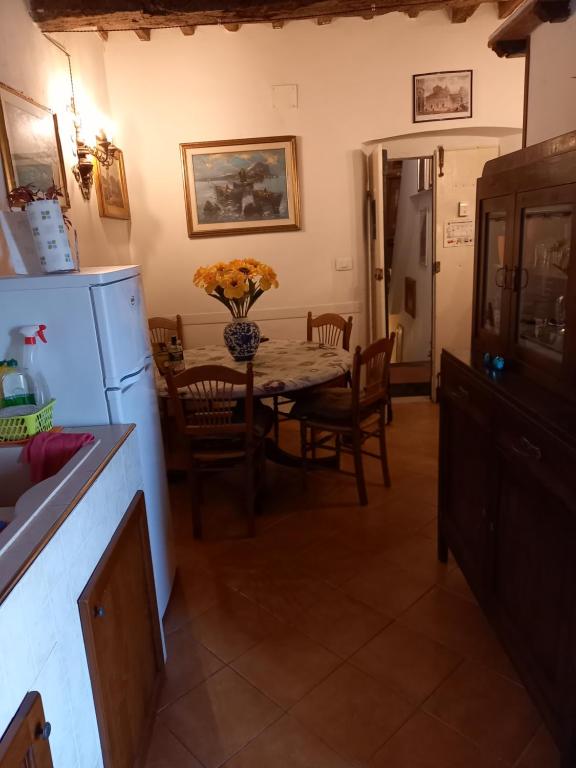 Kuchyňa alebo kuchynka v ubytovaní Appartamento stile toscano in Fauglia