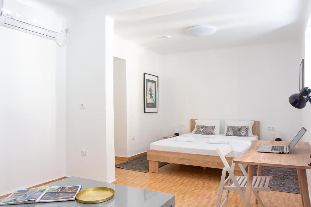 Posteľ alebo postele v izbe v ubytovaní Dioskouros Hostel